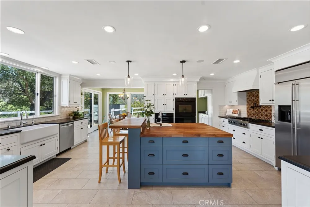 196 Colt Lane Thousand Oaks, CA 91361
