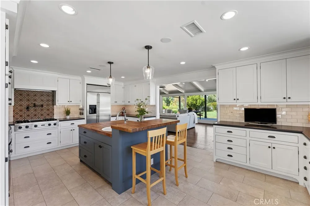 196 Colt Lane Thousand Oaks, CA 91361