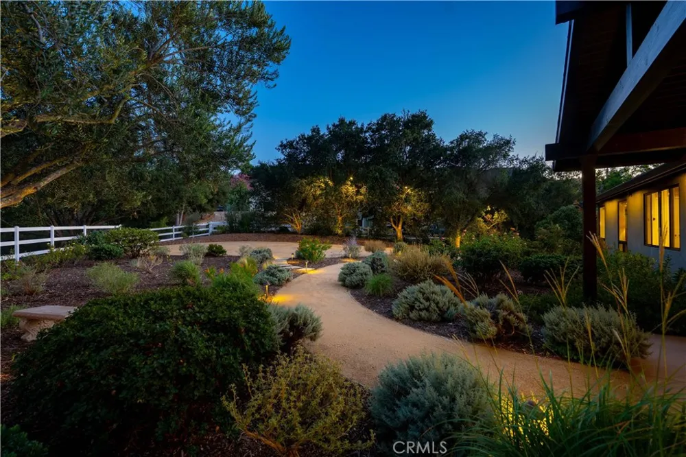 196 Colt Lane Thousand Oaks, CA 91361