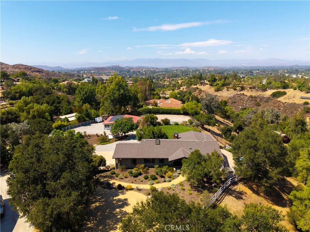 196 Colt Lane Thousand Oaks, CA 91361