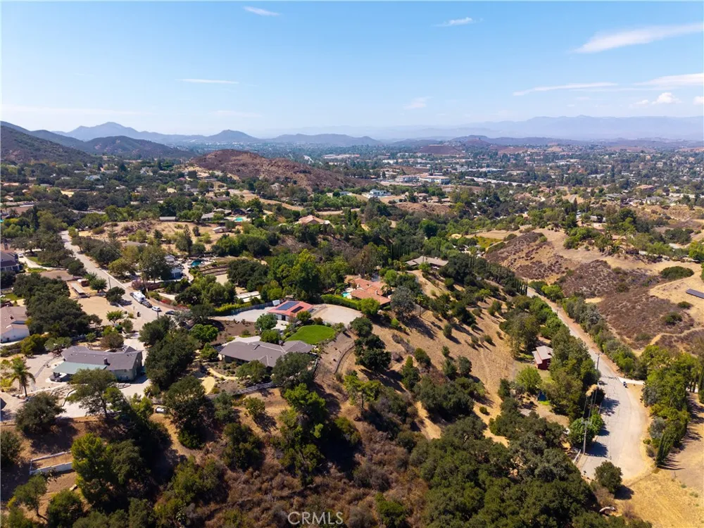 196 Colt Lane Thousand Oaks, CA 91361