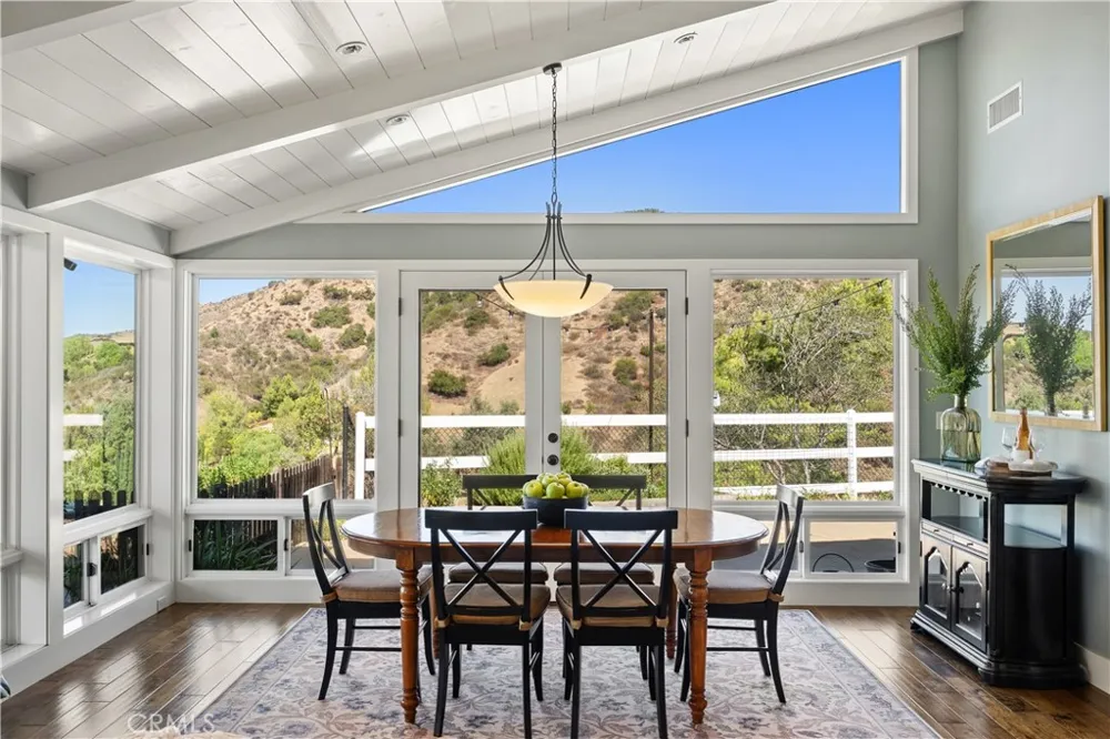 196 Colt Lane Thousand Oaks, CA 91361