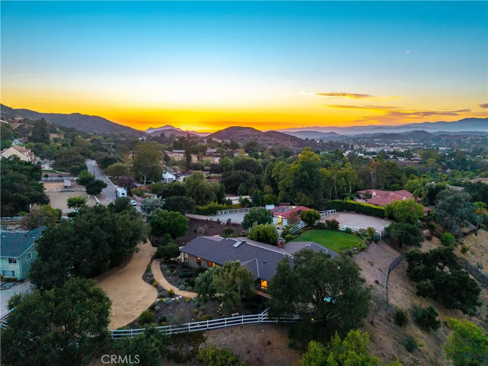 196 Colt Lane Thousand Oaks, CA 91361