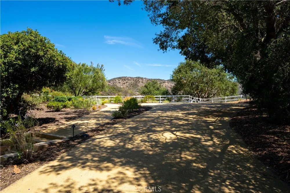 196 Colt Lane Thousand Oaks, CA 91361