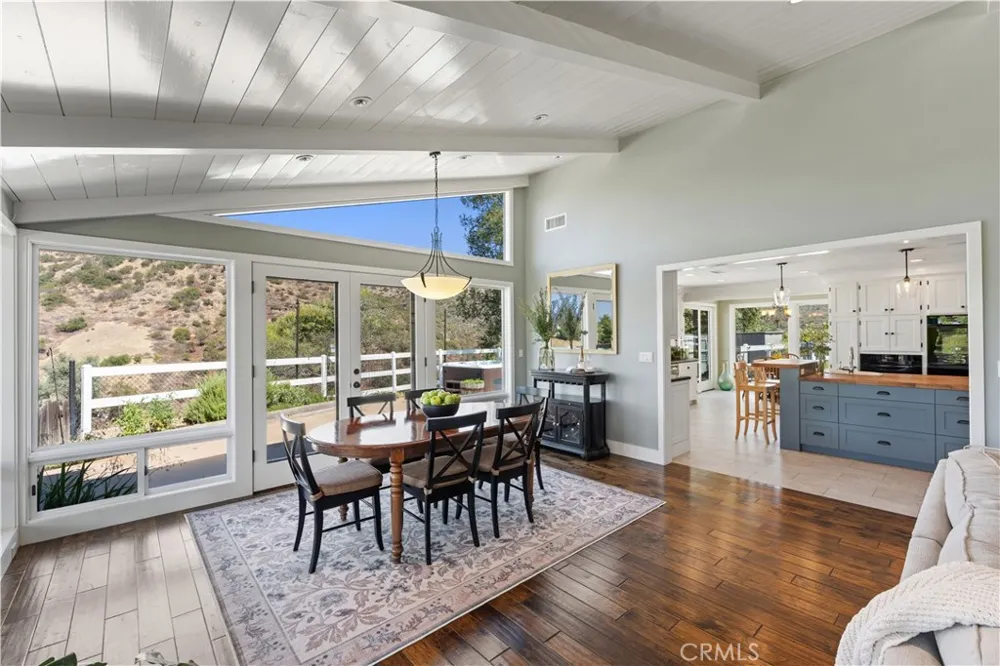 196 Colt Lane Thousand Oaks, CA 91361