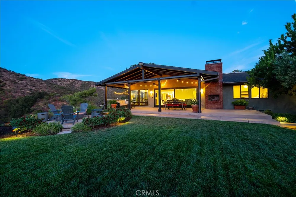 196 Colt Lane Thousand Oaks, CA 91361