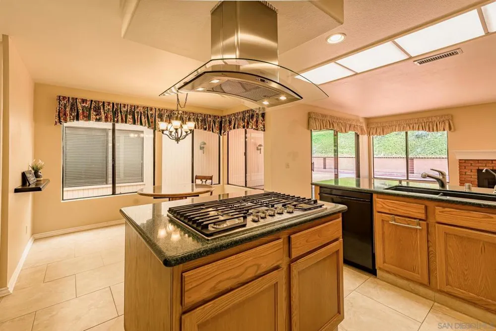 2268 Valley Road Oceanside, CA 92056