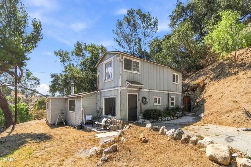 12211 Forest Trail Sylmar, CA 91342