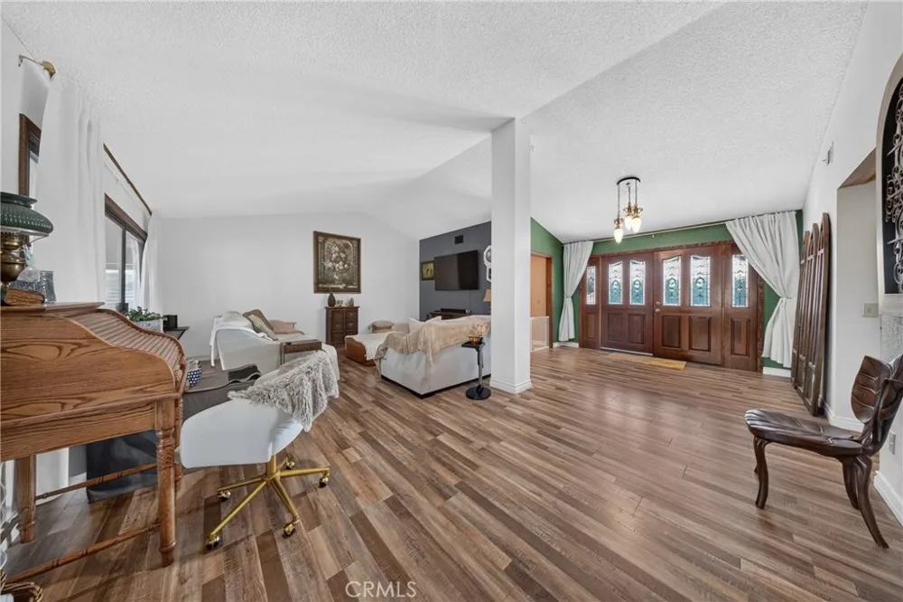 14070 Seminole Apple Valley, CA 92307