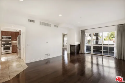 851 San Vicente Boulevard #102