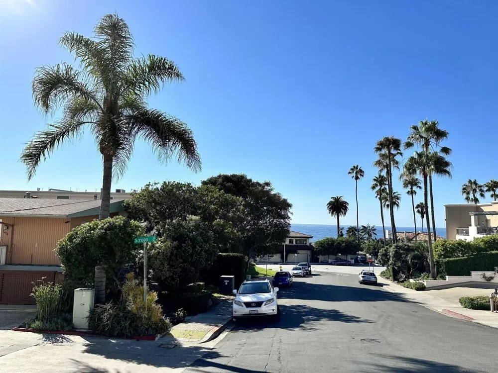 7674 La Jolla Blvd La Jolla, CA 92037