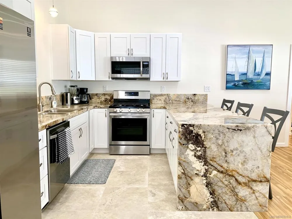 7674 La Jolla Blvd La Jolla, CA 92037