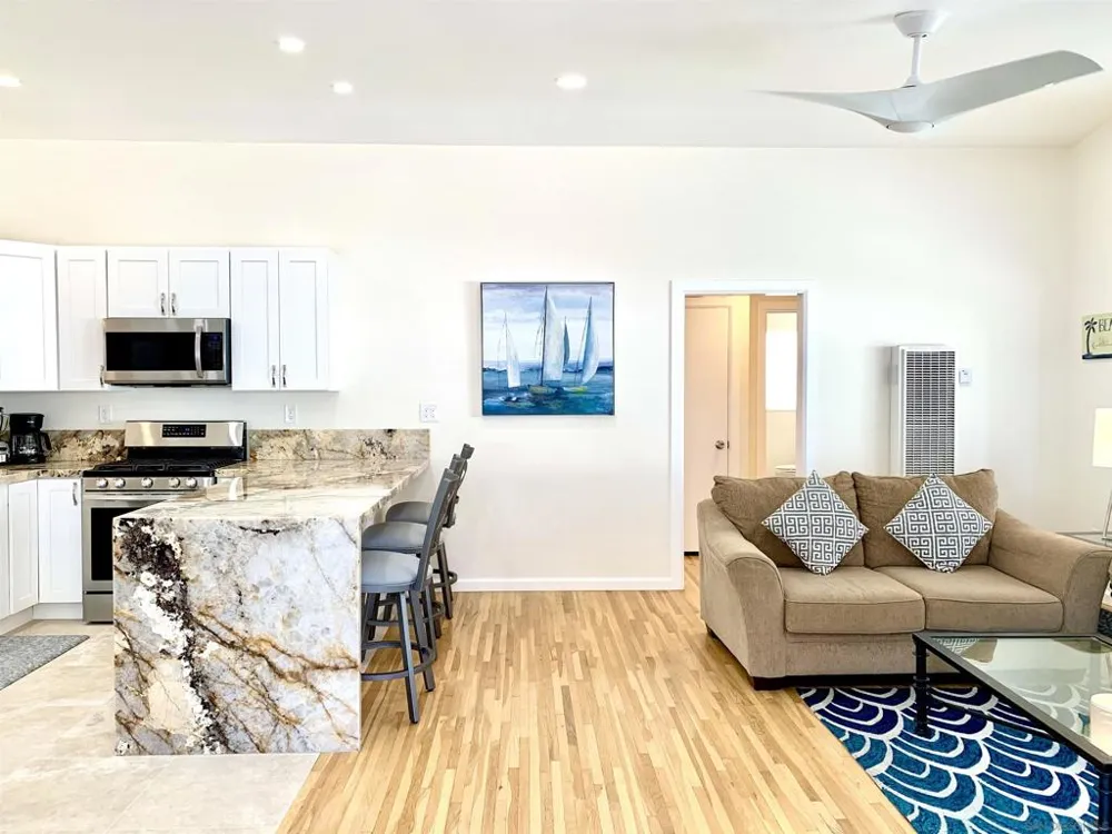 7674 La Jolla Blvd La Jolla, CA 92037