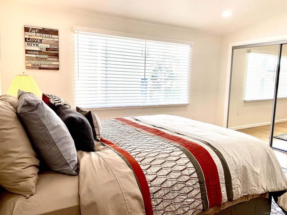 7674 La Jolla Blvd La Jolla, CA 92037