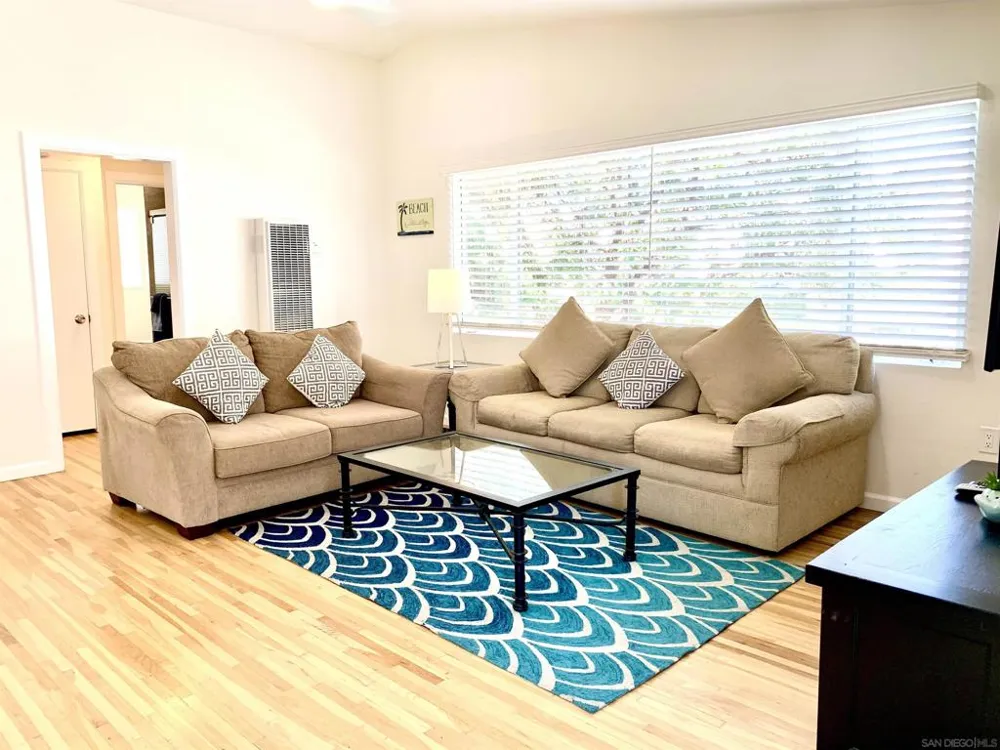 7674 La Jolla Blvd La Jolla, CA 92037