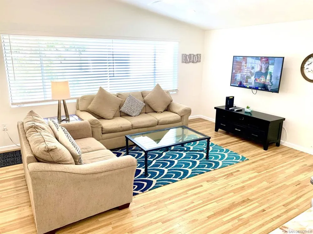 7674 La Jolla Blvd La Jolla, CA 92037