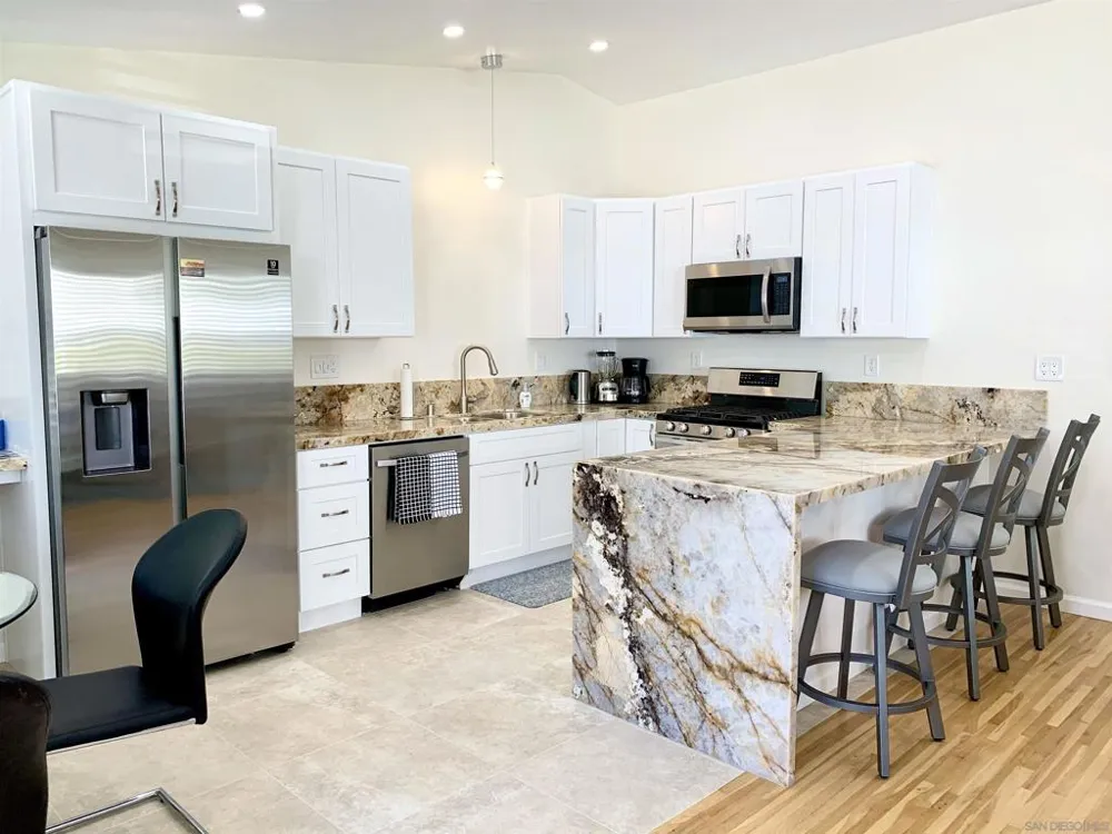 7674 La Jolla Blvd La Jolla, CA 92037