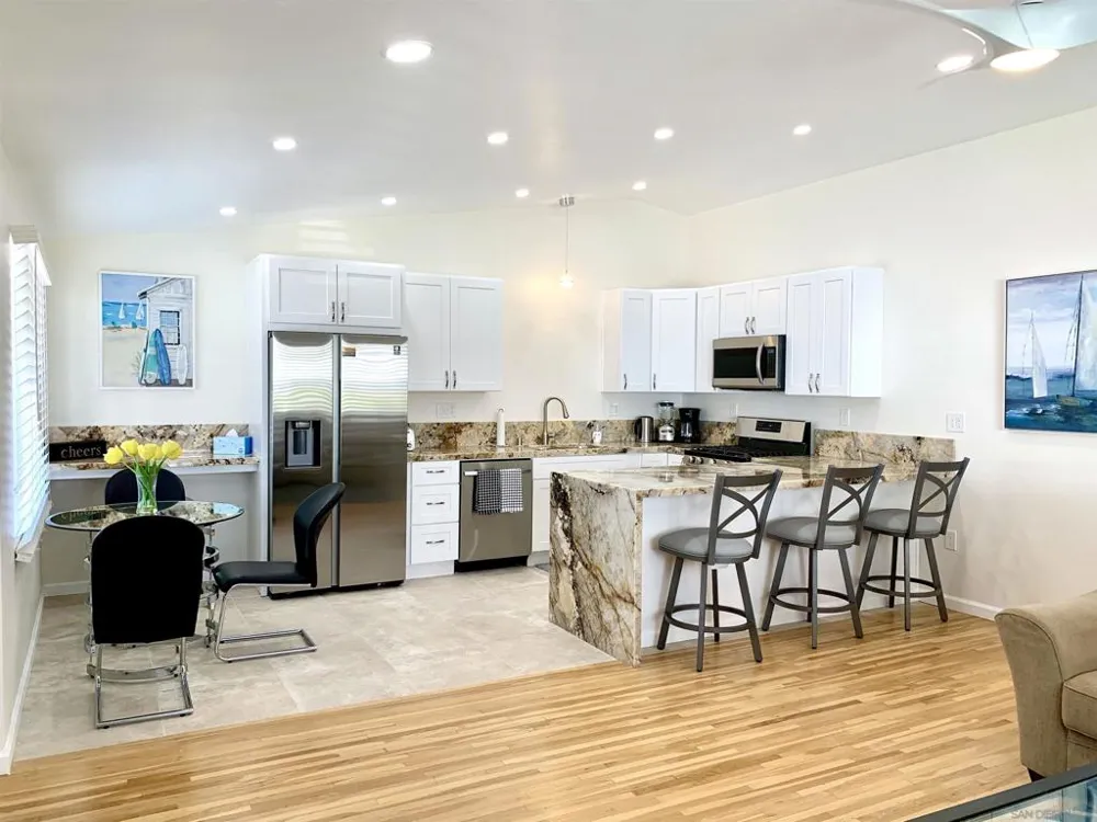 7674 La Jolla Blvd La Jolla, CA 92037