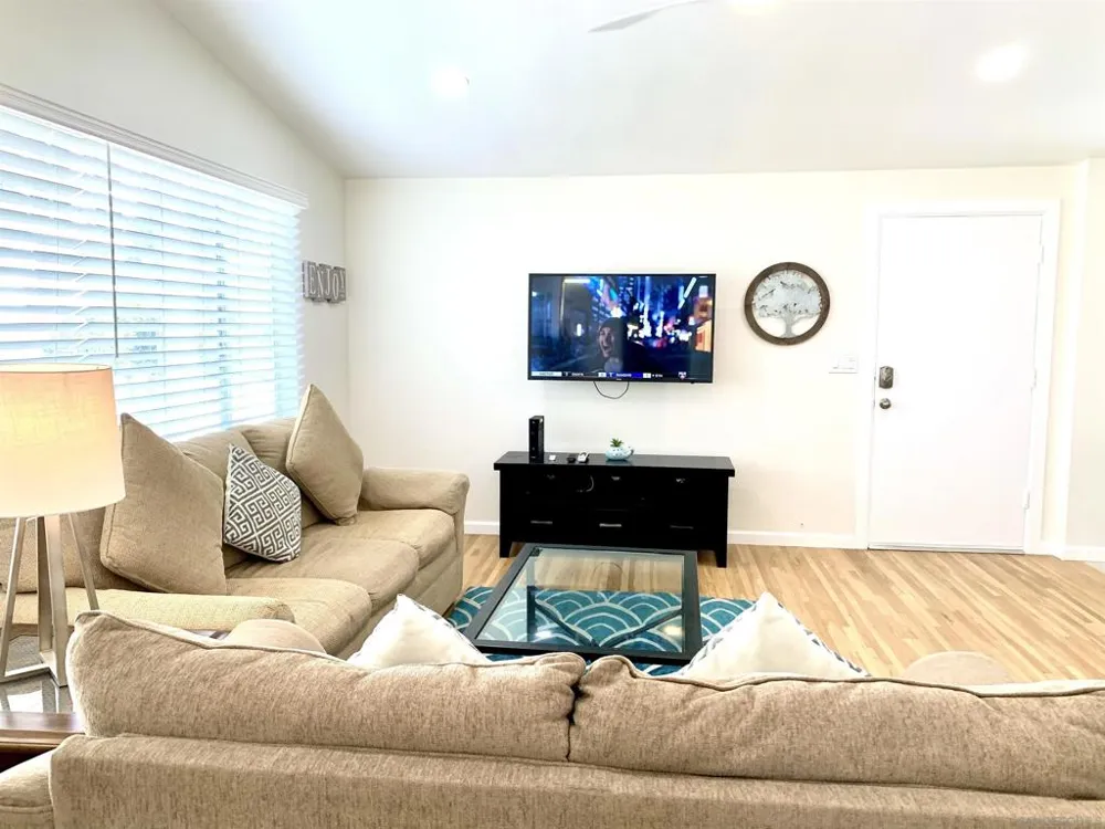 7674 La Jolla Blvd La Jolla, CA 92037
