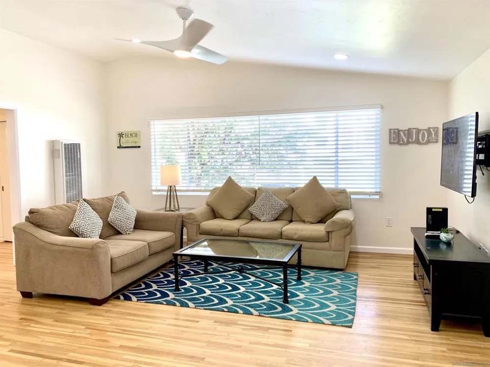 7674 La Jolla Blvd La Jolla, CA 92037