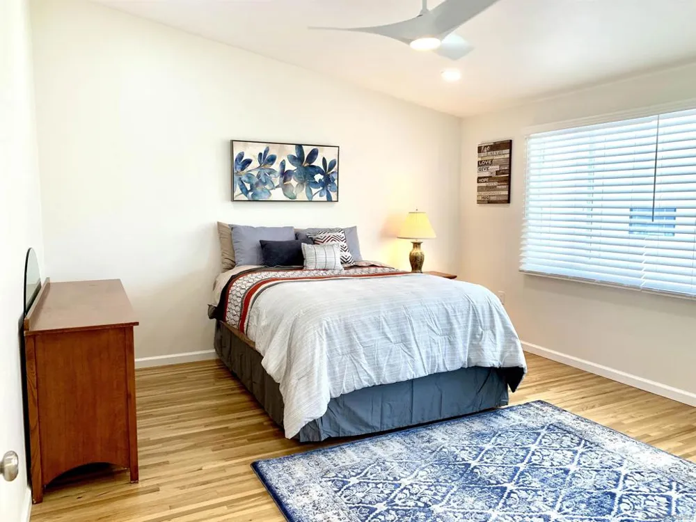 7674 La Jolla Blvd La Jolla, CA 92037