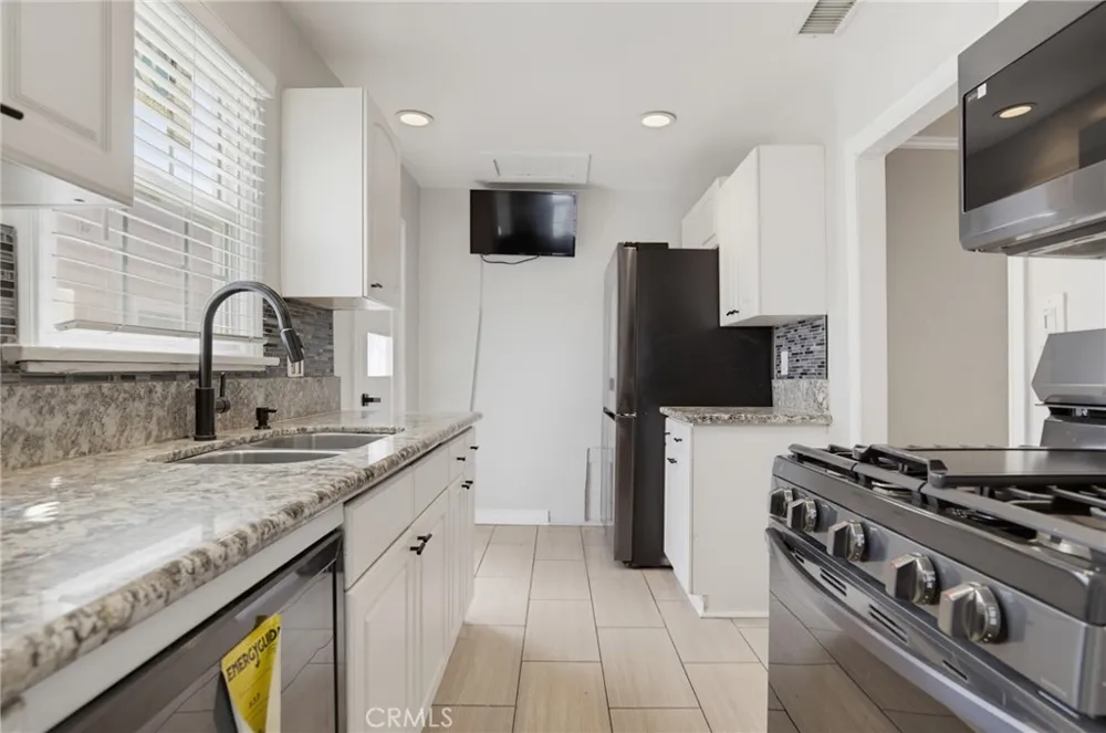 428 W 98th Los Angeles, CA 90003