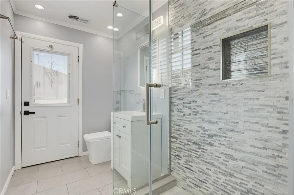 428 W 98th Los Angeles, CA 90003