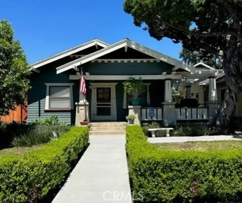 221 E Foothill