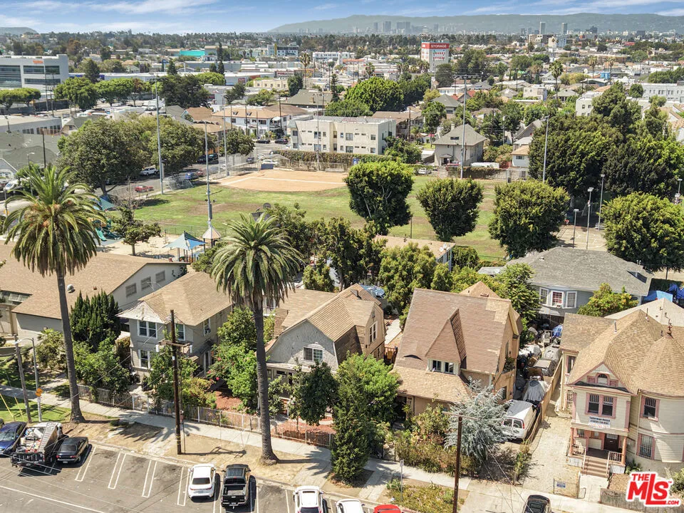 1711 Toberman Street Los Angeles, CA 90015
