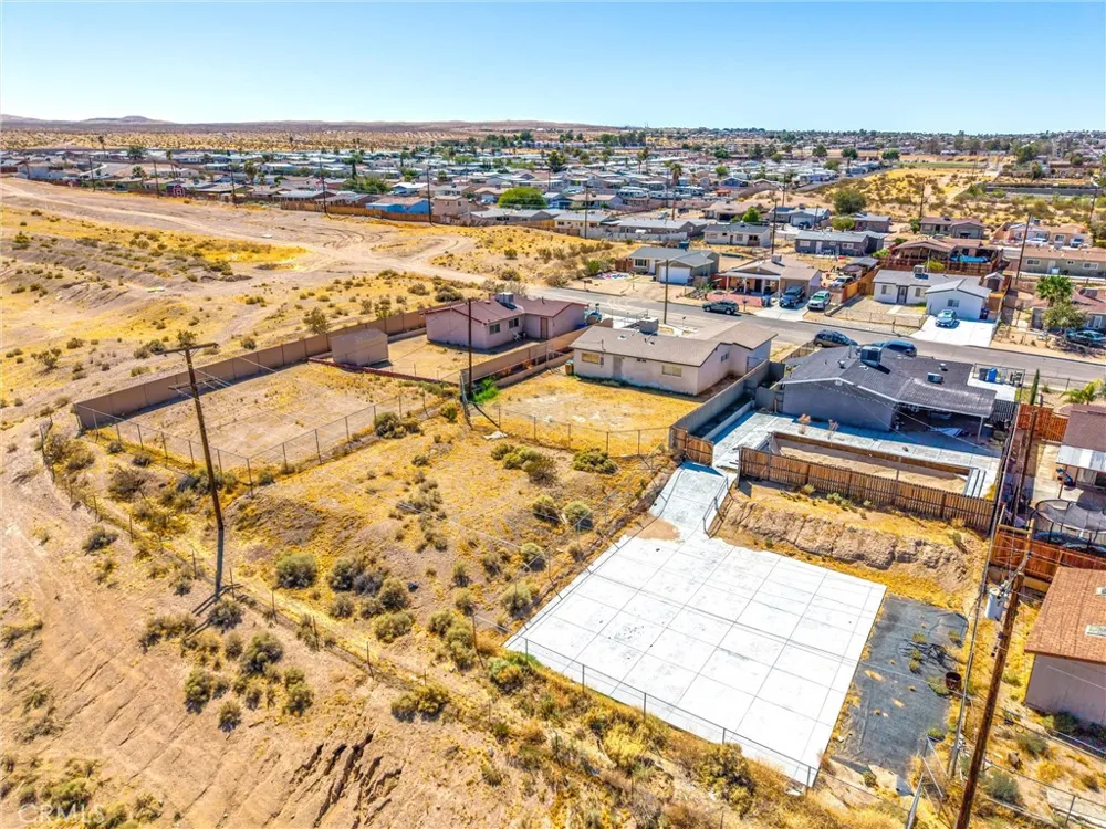641 Chateau Barstow, CA 92311