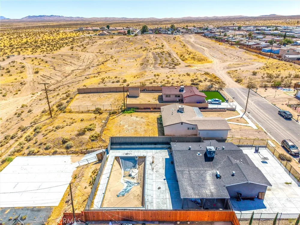 641 Chateau Barstow, CA 92311