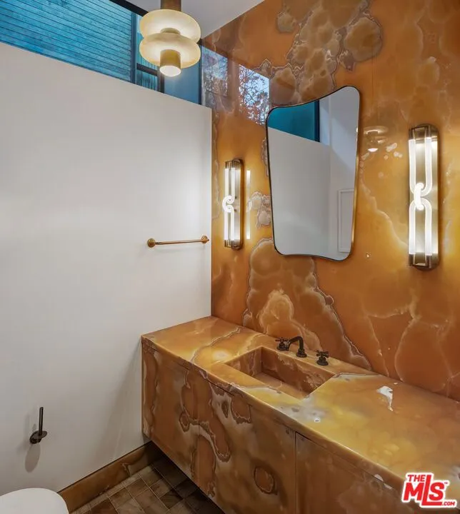 738 Palms Boulevard Venice, CA 90291
