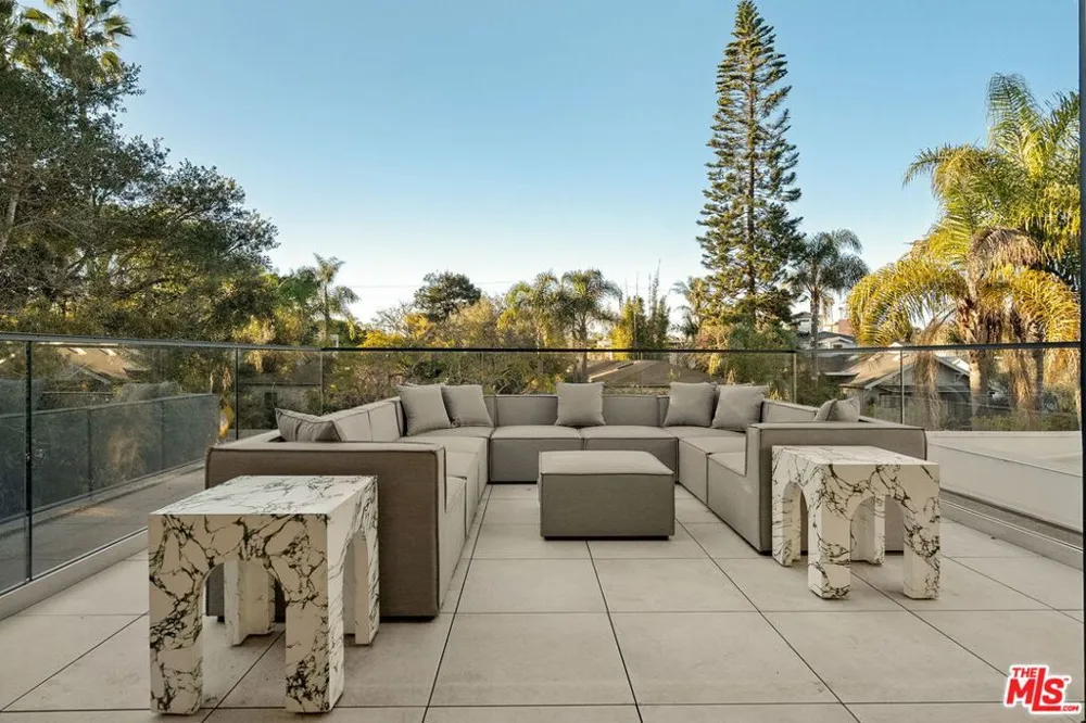738 Palms Boulevard Venice, CA 90291