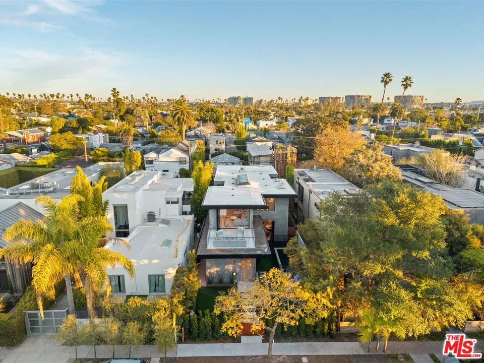 738 Palms Boulevard Venice, CA 90291