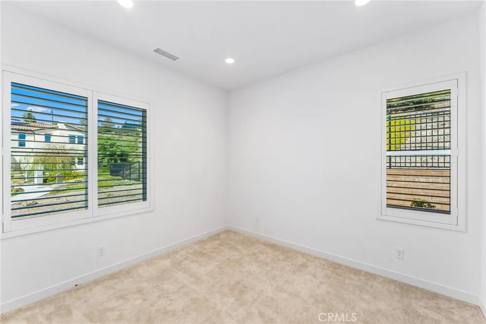 17700 Ridgeline Court Saugus, CA 91350