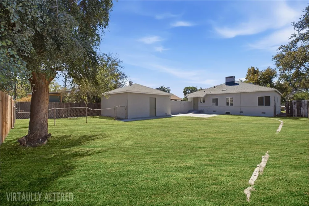 250 Holtby Bakersfield, CA 93304