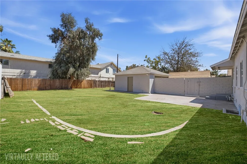 250 Holtby Bakersfield, CA 93304