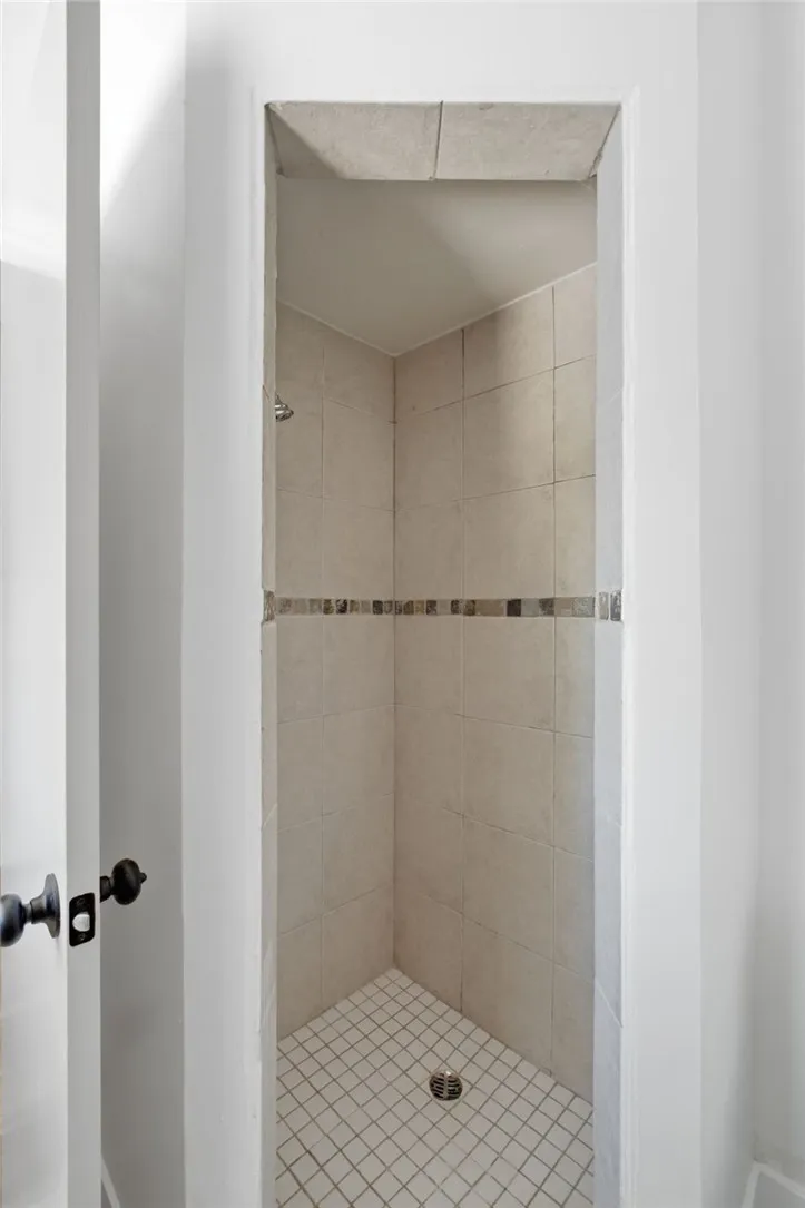 250 Holtby Bakersfield, CA 93304