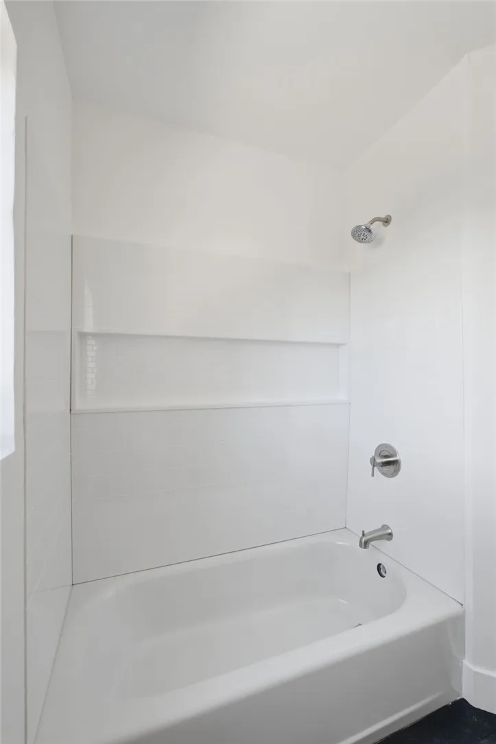 250 Holtby Bakersfield, CA 93304
