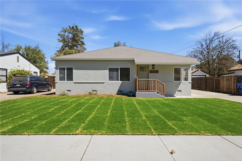 250 Holtby Bakersfield, CA 93304