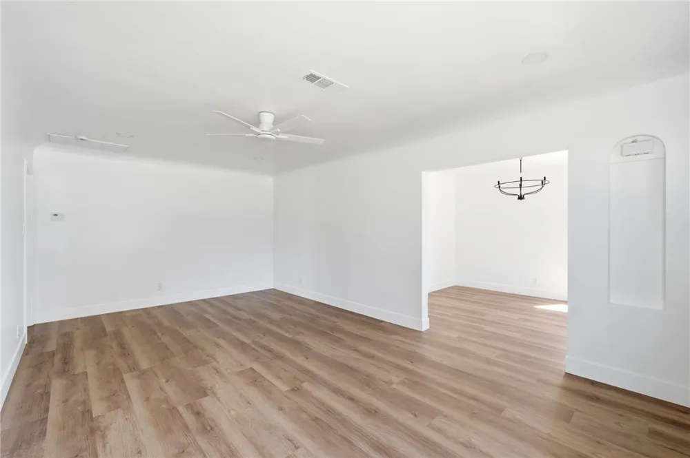 250 Holtby Bakersfield, CA 93304
