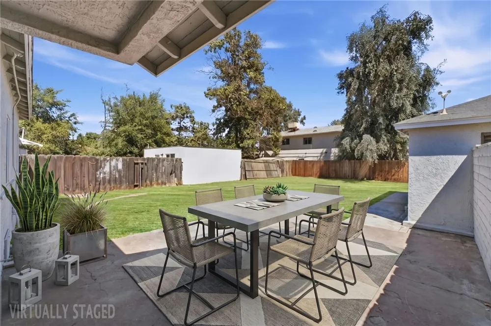 250 Holtby Bakersfield, CA 93304