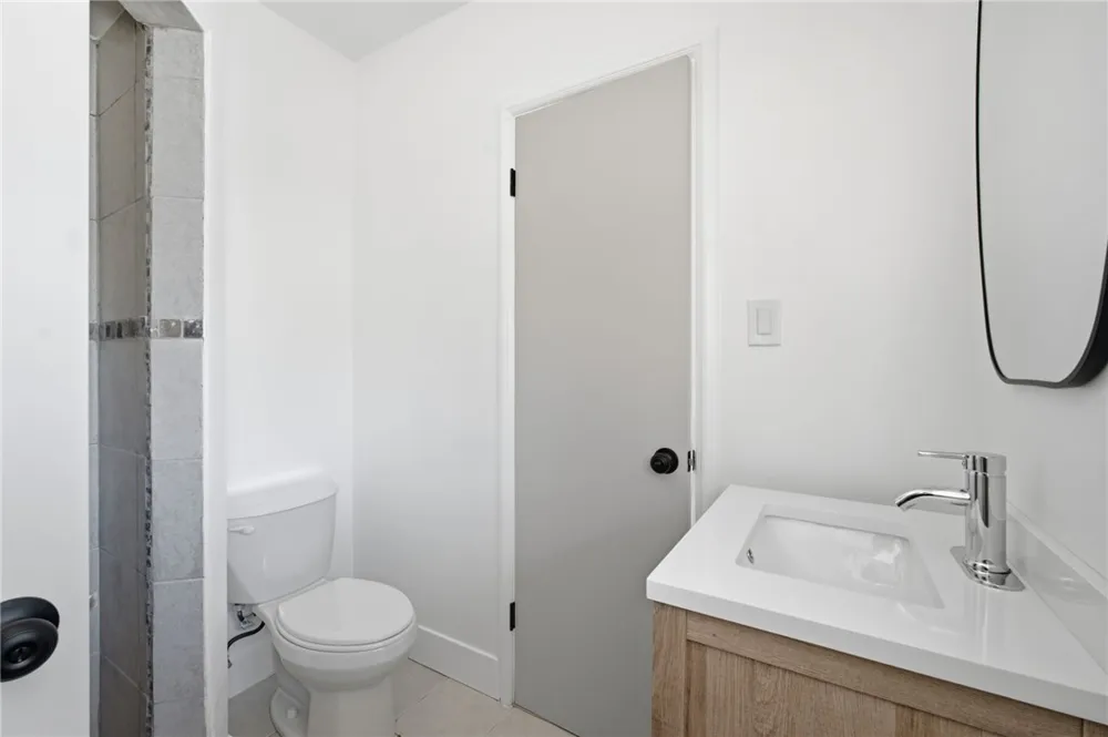 250 Holtby Bakersfield, CA 93304