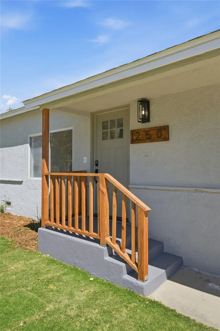250 Holtby Bakersfield, CA 93304