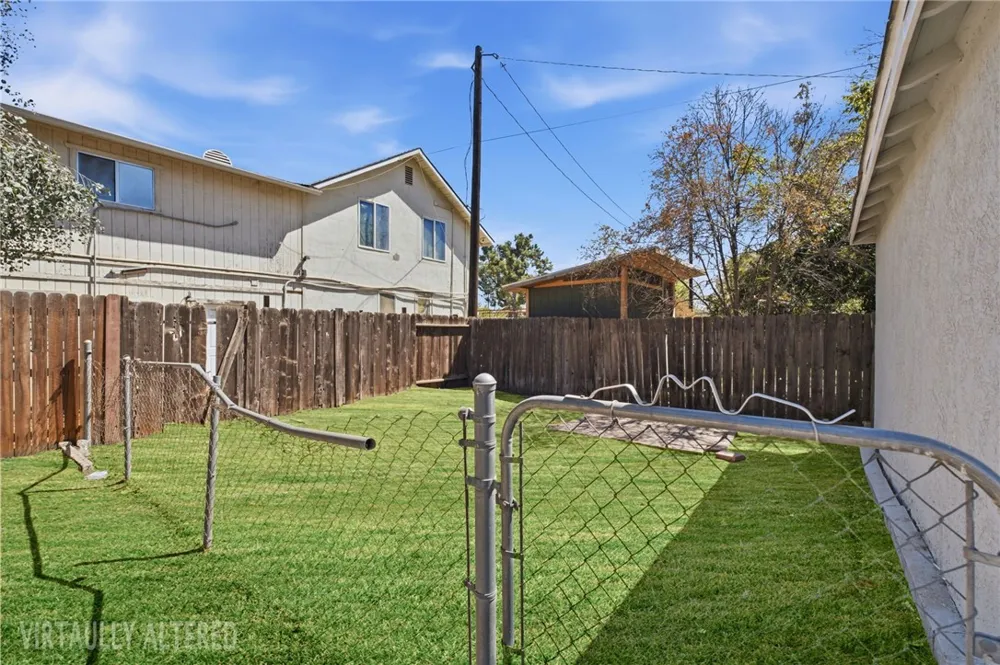 250 Holtby Bakersfield, CA 93304