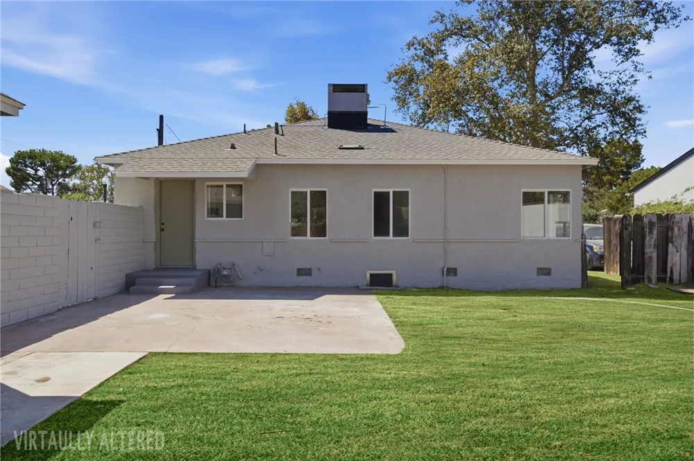 250 Holtby Bakersfield, CA 93304