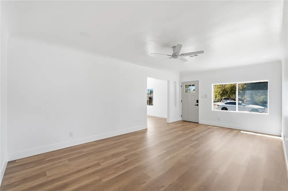 250 Holtby Bakersfield, CA 93304