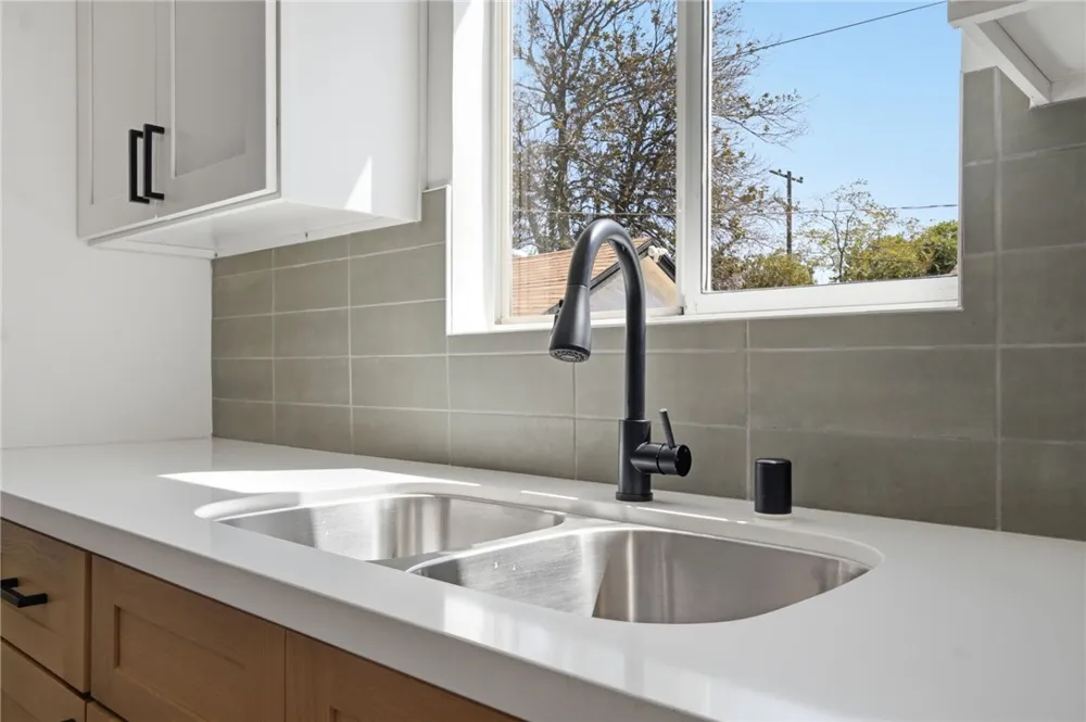 250 Holtby Bakersfield, CA 93304