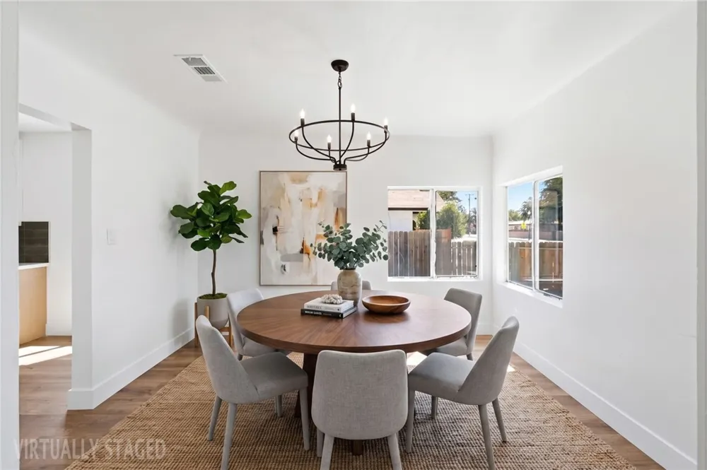 250 Holtby Bakersfield, CA 93304