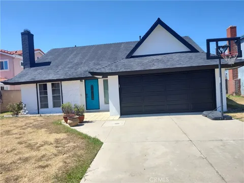 711 E Acoma